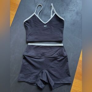 SET Active Black and Gray Crop Top